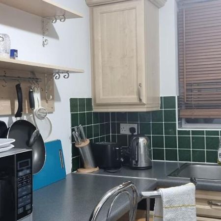 2 Bedroom Apartment - Greater London Dagenham Exteriör bild